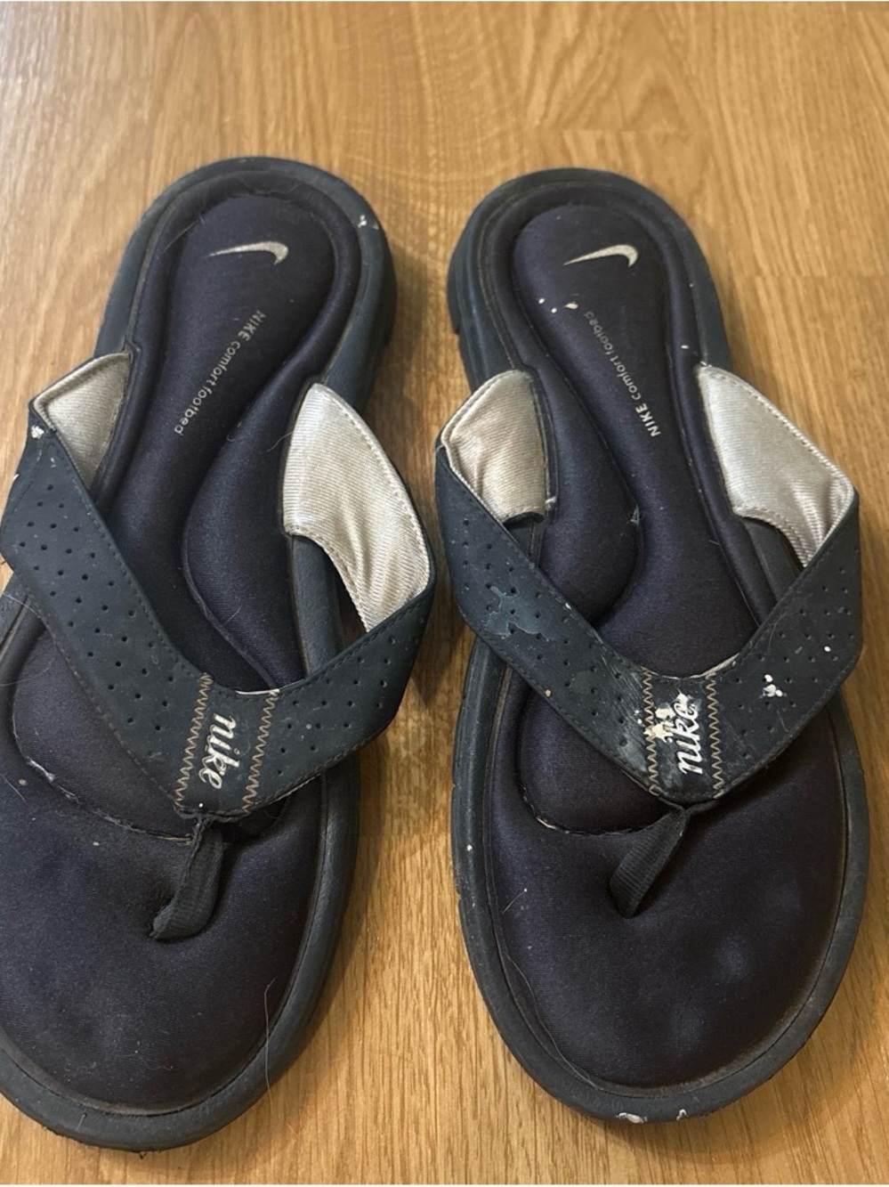Nike Men’s Black and Silver Comfort Flip-Flops